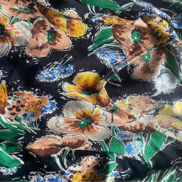 Dolce & Gabbana silk and cashmere v neck sweater - Picture 9 of 13